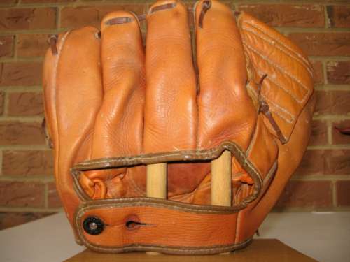 Hank Thompson Gambles Hiawatha B25-1956 Back